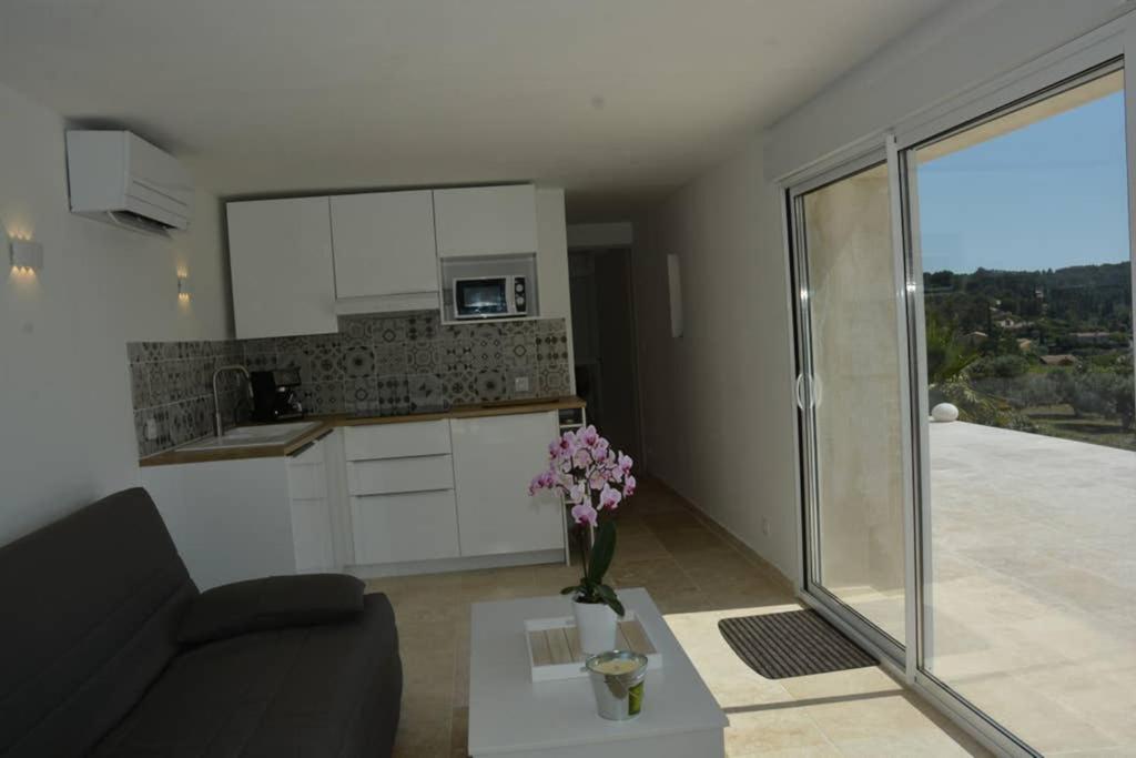 La Venturonne Appartement Neuf Rez De Jardin 45 M2 Vue Mer Et Vignes 10 Mn Des Plages Le Beausset Ngoại thất bức ảnh